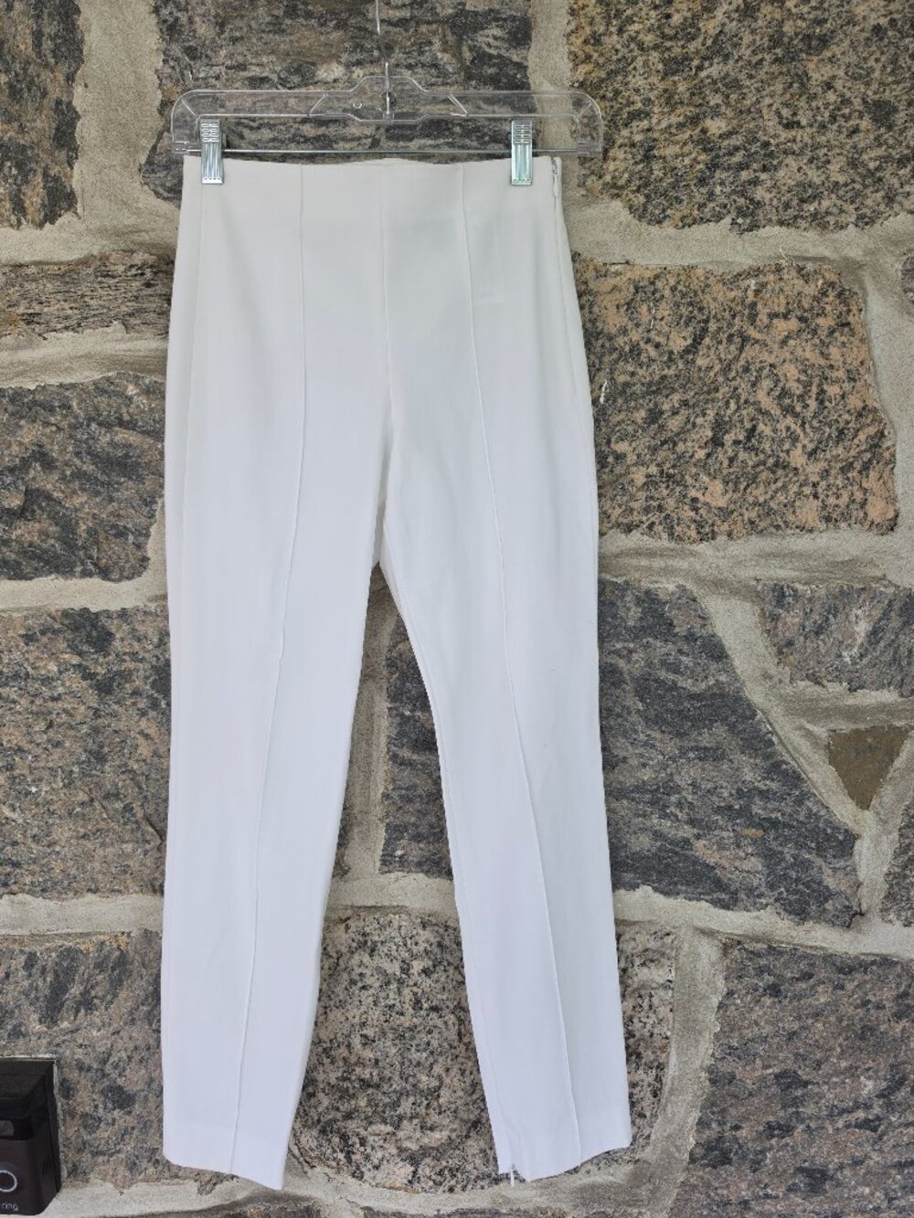 NWOT THEORY WHITE PANTS SIZE 00